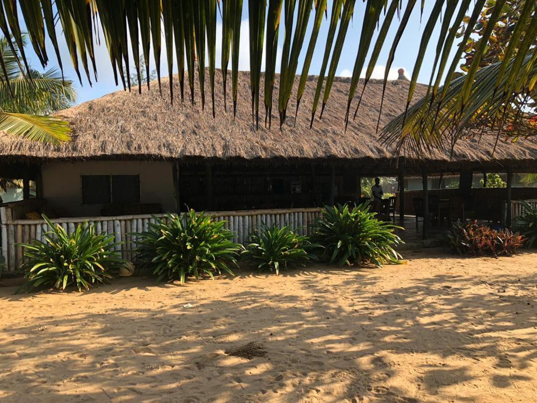 The Akwidaa Inn Exteriör bild